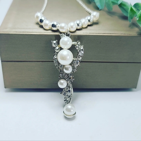 Rhinestone chain necklace - Picture 2 of 4